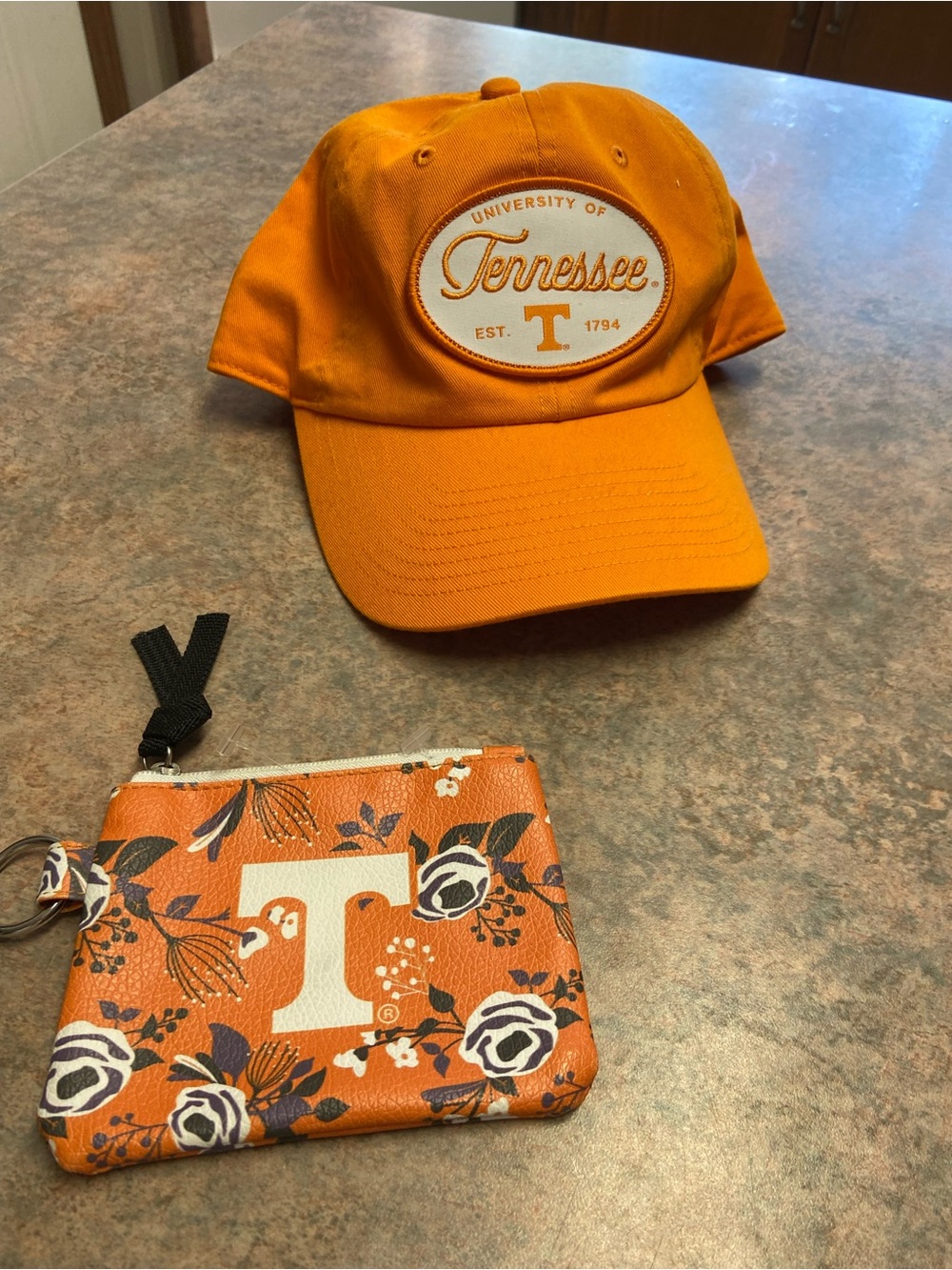 University of Tennessee Hat and Keychain Wallet